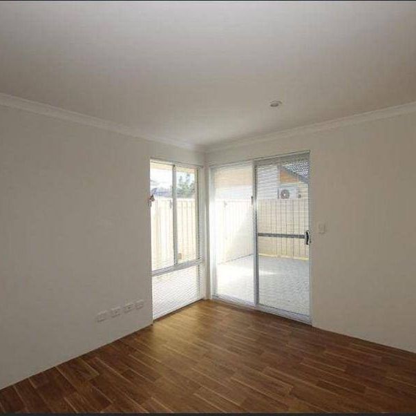 Front-Facing 3×2 Villa with Big Courtyard & Double Garage - Photo 1