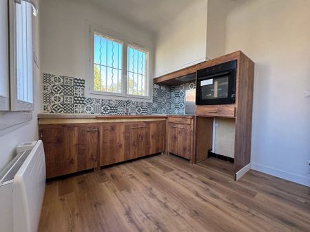 MARSEILLE. BOIS-LUZY. 1er ETGE DE MAISON. TYPE 3 REFAIT A NEUF. BALCON. JARDIN. - Photo 3