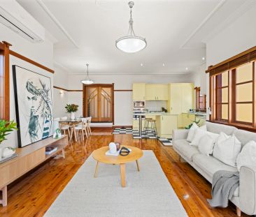 Charming family abode - Photo 6