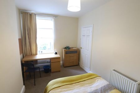 4 bedroom terraced house to rent - Photo 3