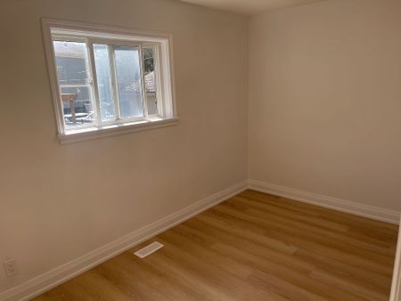 For Lease - 62 Grierson Road Unit# main, Toronto, Ontario - Photo 5
