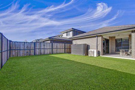 Stunning Contemporary Design - Photo 5