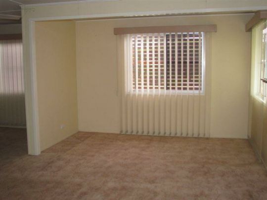 FOUR BEDROOM , TWO BATHROOM HOME - 1 WEEKS FREE RENT ! - Photo 1