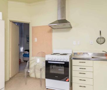 Studio room for rent! No Couples! - Photo 1