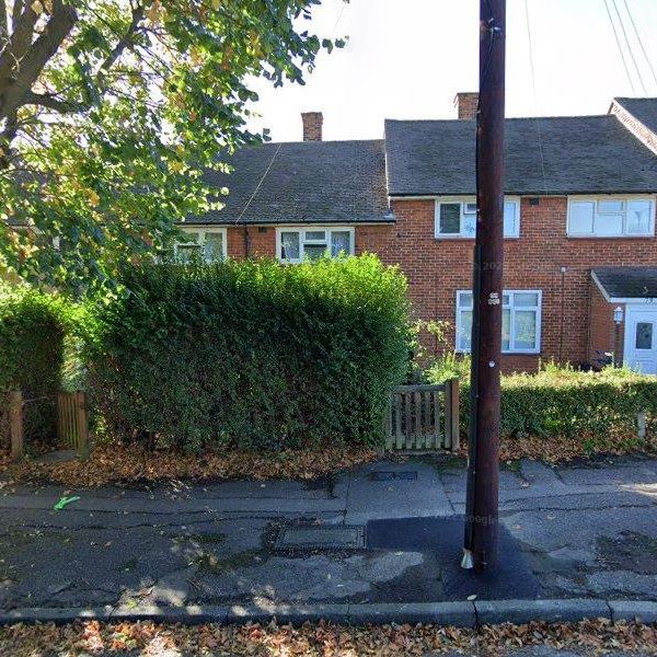 Sheffield Drive, Romford RM3, London - Photo 1