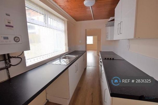 3 bedroom terraced house to rent - Photo 1