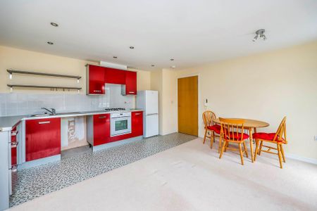 2 bedroom flat to rent - Photo 2