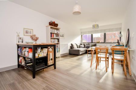 1 bedroom flat to rent - Photo 2