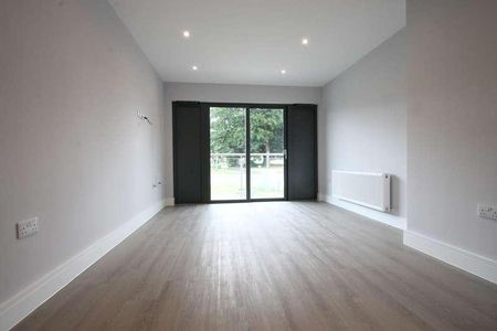 North Street, Horsham, RH13 - Photo 3