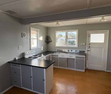 THREE BEDROOM IN PRIME LOCATION - Photo 2