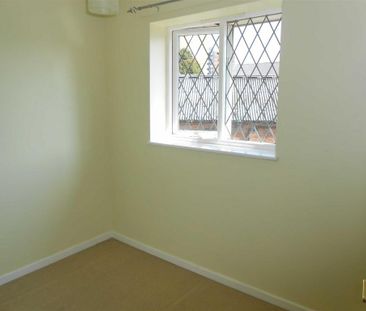 2 bedroom end of terrace house to rent - Photo 3