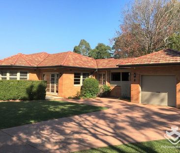 Beautiful Family Living and Entertaining - Photo 4