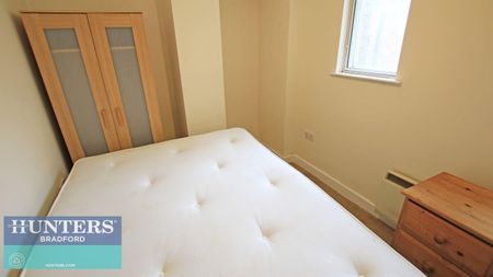 2 bedroom Flat To Let - Photo 5