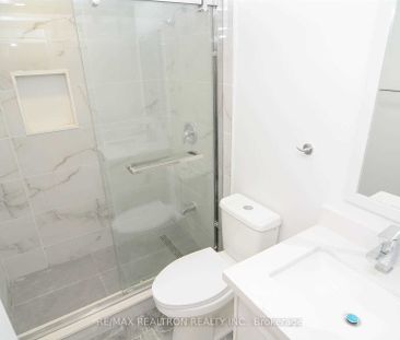 Detached Home For Lease | C8144760 - Photo 6