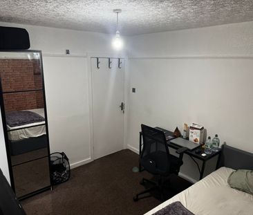 Room in a Shared House, Thelwall Avenue, M14 - Photo 3