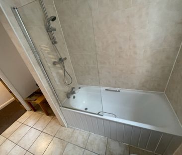 4 Bed Student Accommodation - Photo 4