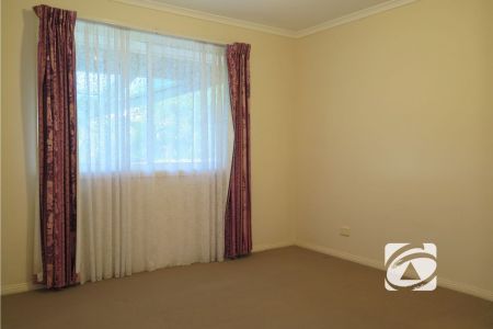 COSY THREE BEDROOM HOME! - Photo 4