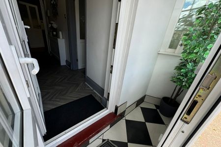 Acacia Avenue - Photo 3