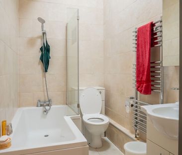Room in a Shared Flat, Frognal, NW3 - Photo 6