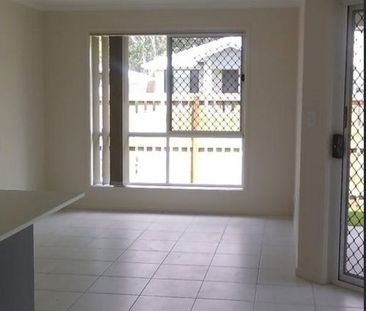 Quite 3 Bedroom apartment! - Photo 1