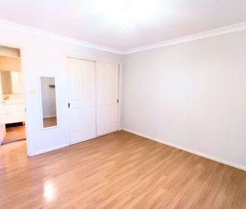Prime Location with Extra Space - Photo 6