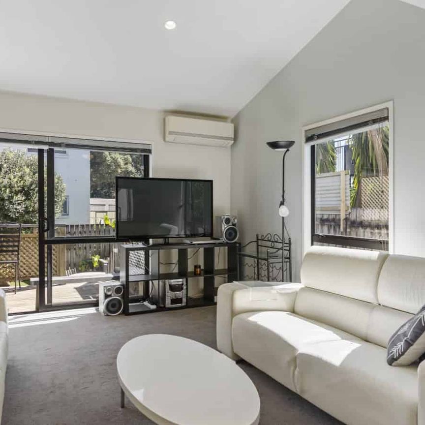 Furnished Townhouse - Secure Gated Community - Photo 1