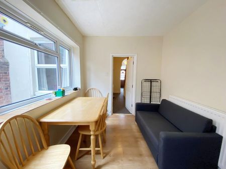 5 bedroom terraced house to rent - Photo 5