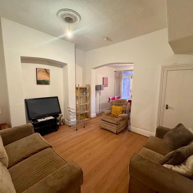 13 Ashley Avenue, Belfast, BT9 7BT - Photo 1