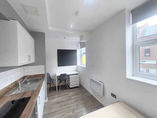 Studio to rent - Photo 1