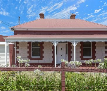 Character Cottage Living in a Prime Stepney Location - Photo 6