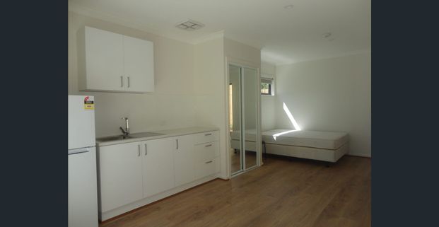 Studio Apartment ELECTRICITY & WATER INCLUDED! - Photo 1