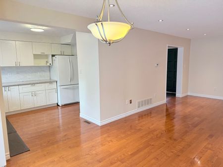 For Lease - 3016 Collista Court, Mississauga, Ontario - Photo 2