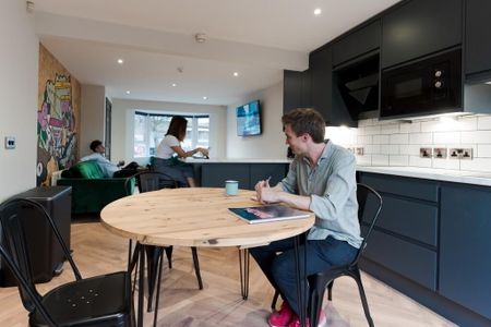 En Suite Room 4 Great Northern Street, Belfast, BT9 7FL - Photo 2