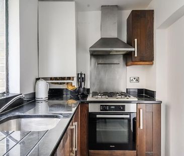 2 bedroom flat to rent - Photo 2