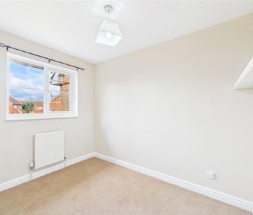 2 bedroom end of terrace house to rent - Photo 2