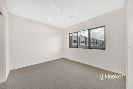 Stunning Luxury and Modern 5-Bedroom House for Lease! - Photo 3