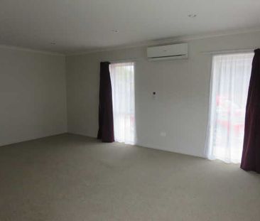 **Immaculate 3-Bedroom Townhouse in Desirable Melville – Hamilton $... - Photo 5