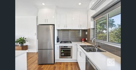 Open the Door to Stylish, Easy Living - Photo 4