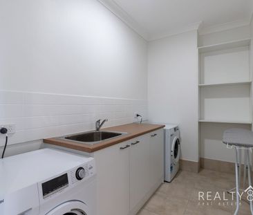 663 Creek Road, Mansfield, Qld 4122 - Photo 6