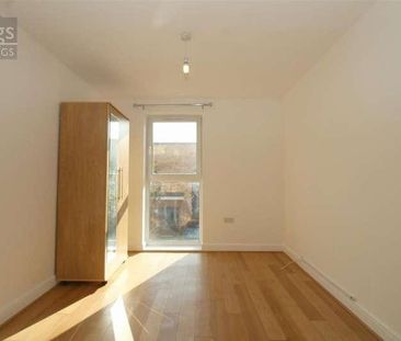 Chancellor Way, RM8 - Photo 3