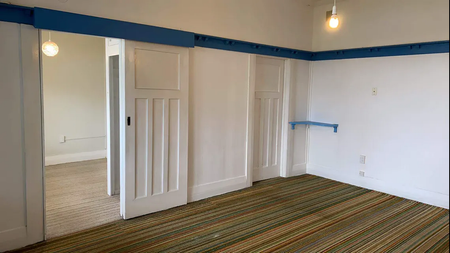 Sea views, flat lawn, close to shops & beach - Photo 4