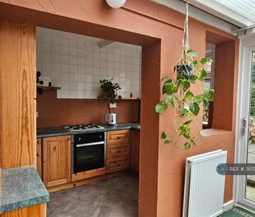 2 bedroom semi-detached house to rent - Photo 6