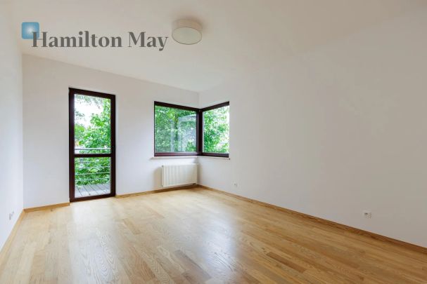 Dom jednorodzinny o powierzchni użytkowej 240 m2 z ogrodem na Wawrze - Photo 1