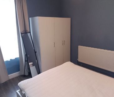 2 Bed Terraced House, Cecil Street, NG7 - Photo 4