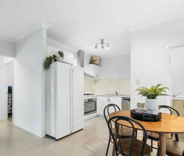 Stunning 3 Bedroom, 2 Bathroom Home with Modern Comforts - BREAK LEASE - Photo 3