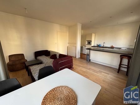 Location Appartement 3 pièces 82m² - Photo 2