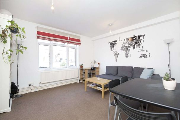 A centrally located 1 bedroom first floor apartment. Chapel Market is a lively central Islington street market with many interesting and exotic stalls. - Photo 1