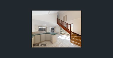 Fantastic Central Location! 3x2x1 plus Bonus Spacious Upper Living! - Photo 2