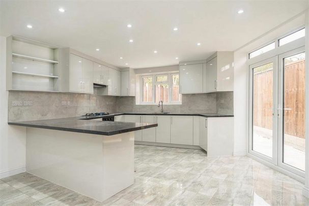 Marvels Lane, Lee, SE12 - Photo 1