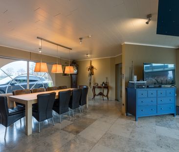 Zeer ruime (677 m²) karaktervolle eigendom met kantoor en/of wonen. - Photo 2